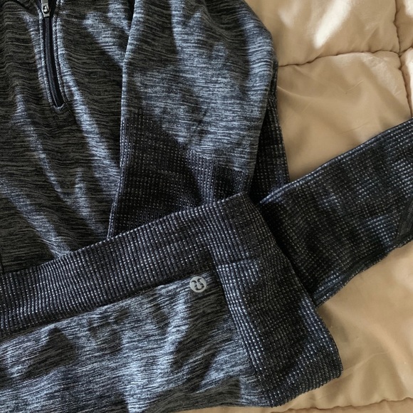 Lululemon Running Jacket Black And Gray Size 4 - Picture 4 of 4